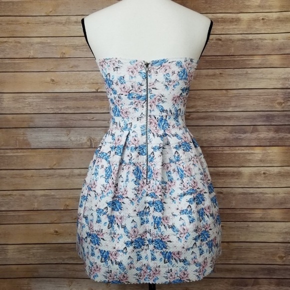 HOST PICK 🌈 ANTHROPOLOGIE STRAPLESS DRESS - Picture 3 of 7